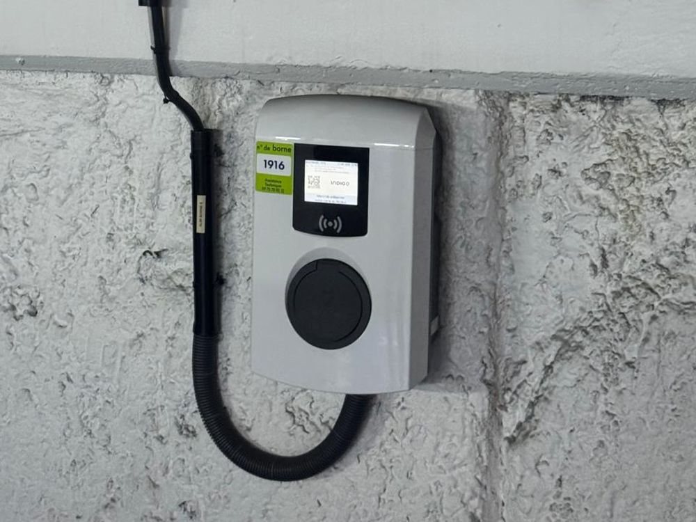 Wall-mounted EV charger with identification label installed by D-Voltaris